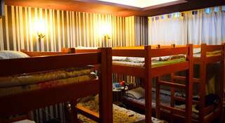Гостиница Хостел Полянка на Чистых Прудах Москва Кровать в общем 6-местном номере для мужчин и женщин-1